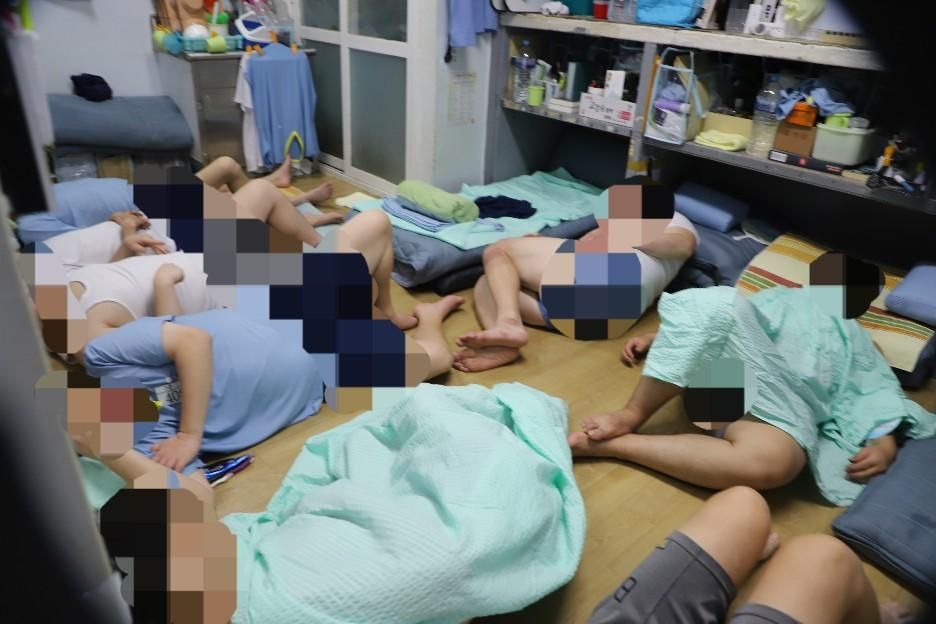 실제로 발 못 뻗고 있다는 수감자들
